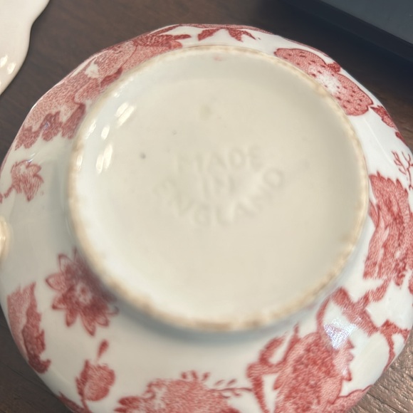 Johnson Bros England Teacup and Saucer sets (2) Chippendale Red Vintage - Picture 8 of 11